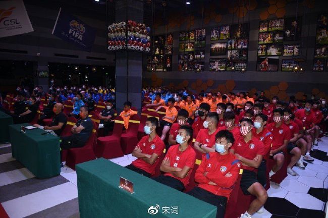 他掀开裙子舌头进去添视频
