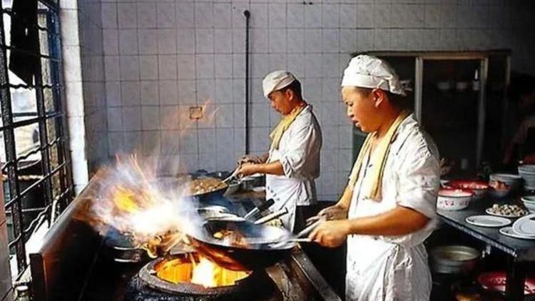 午夜精品免费视频